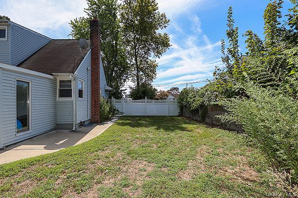 Single Family Inchcape Suffolk County, NY 11706, MLS-908518-16