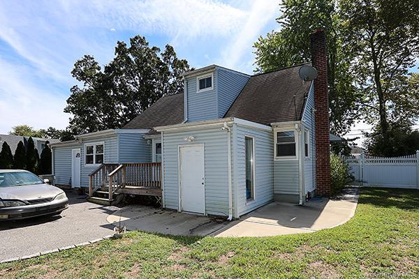 Single Family Inchcape Suffolk County, NY 11706, MLS-908518-17