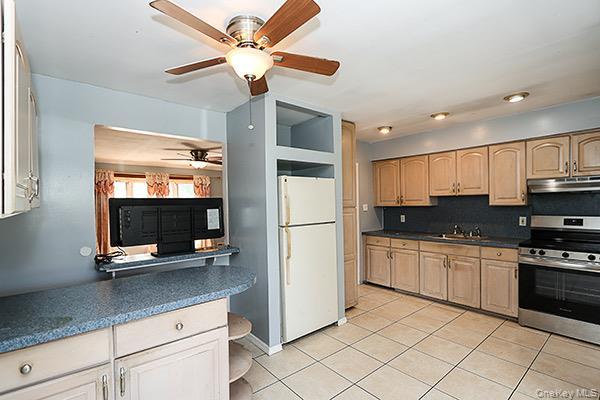 Single Family Inchcape Suffolk County, NY 11706, MLS-908518-5