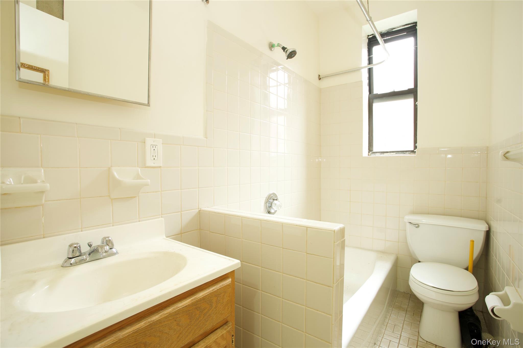 Commercial Sale Bronxwood  Ave  Bronx, NY 10469, MLS-908603-15