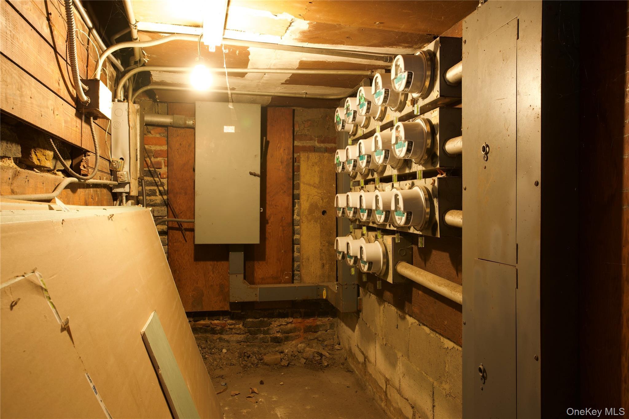 Commercial Sale Bronxwood  Ave  Bronx, NY 10469, MLS-908603-20