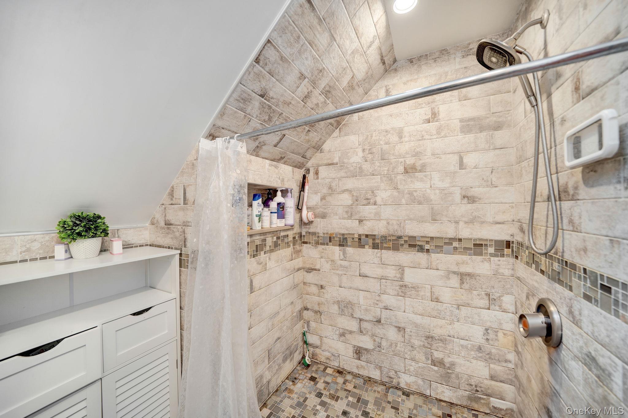 Single Family Ormonde  Nassau County, NY 11580, MLS-908656-16