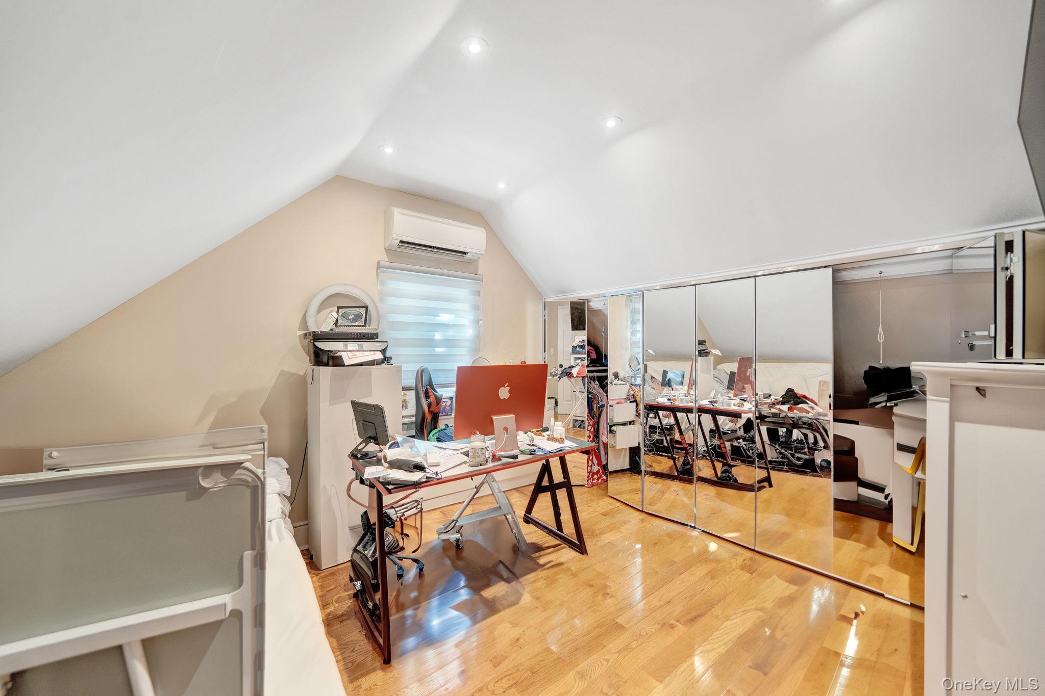 Single Family Ormonde  Nassau County, NY 11580, MLS-908656-17