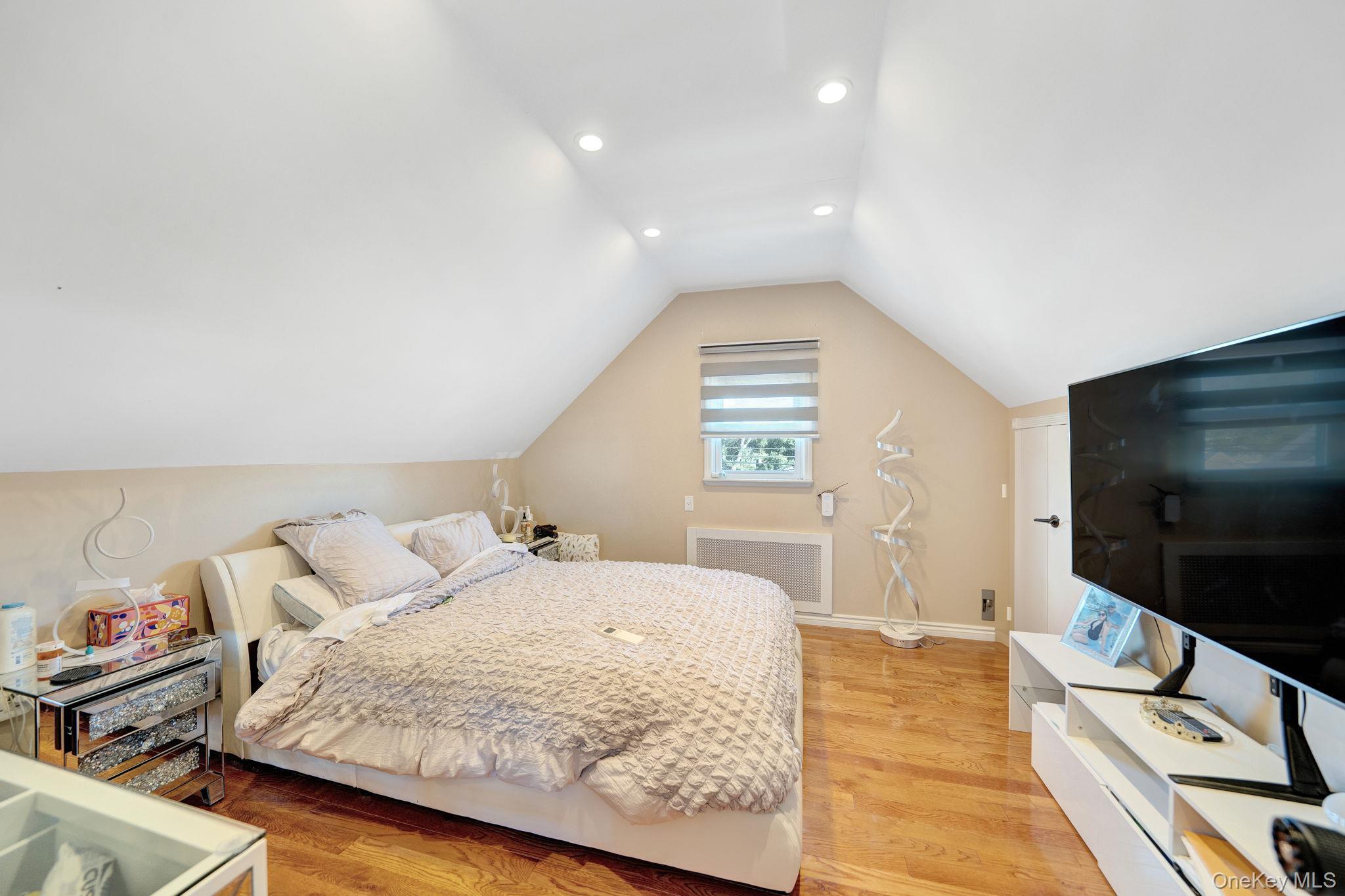 Single Family Ormonde  Nassau County, NY 11580, MLS-908656-18