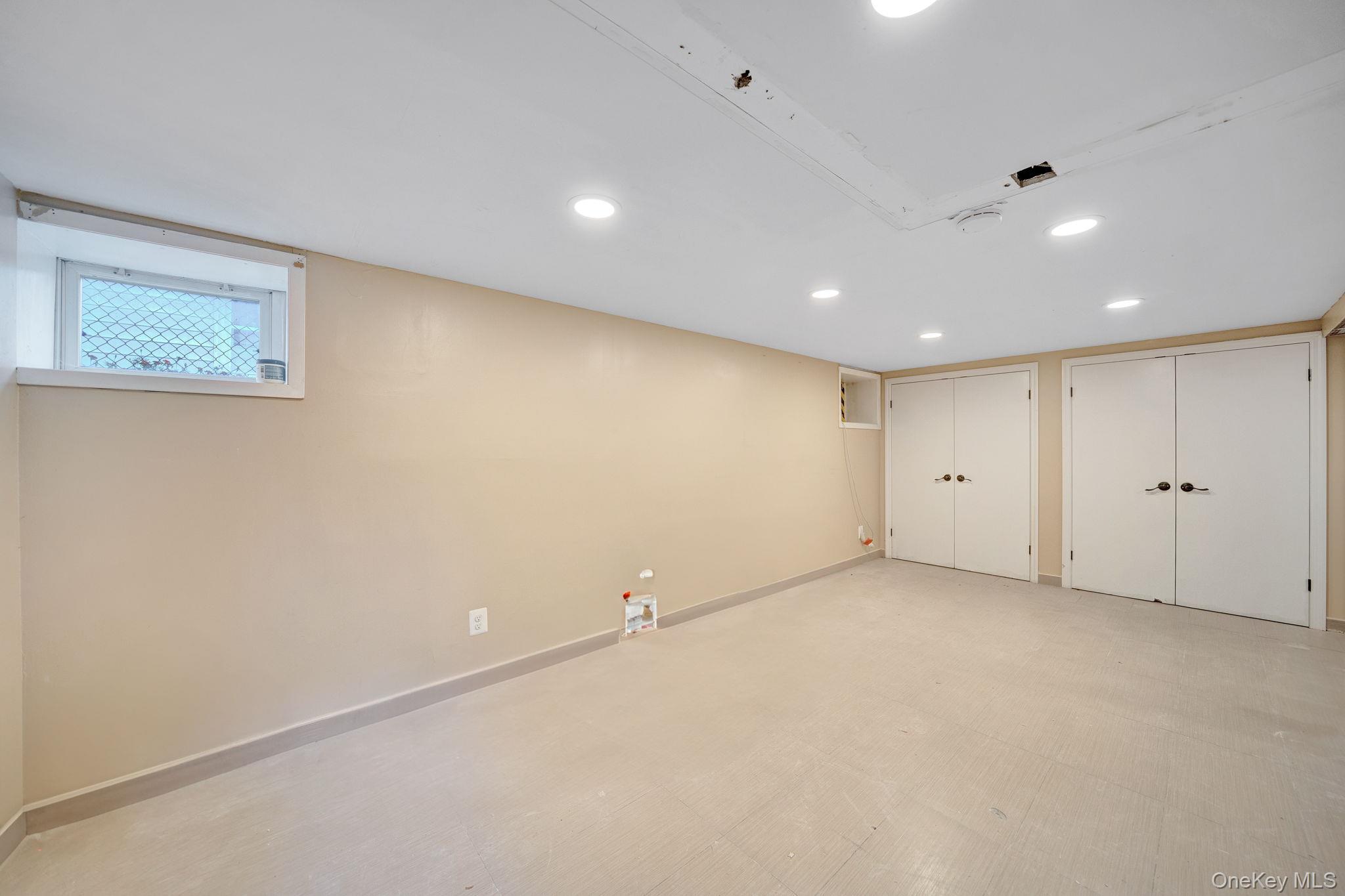 Single Family Ormonde  Nassau County, NY 11580, MLS-908656-23