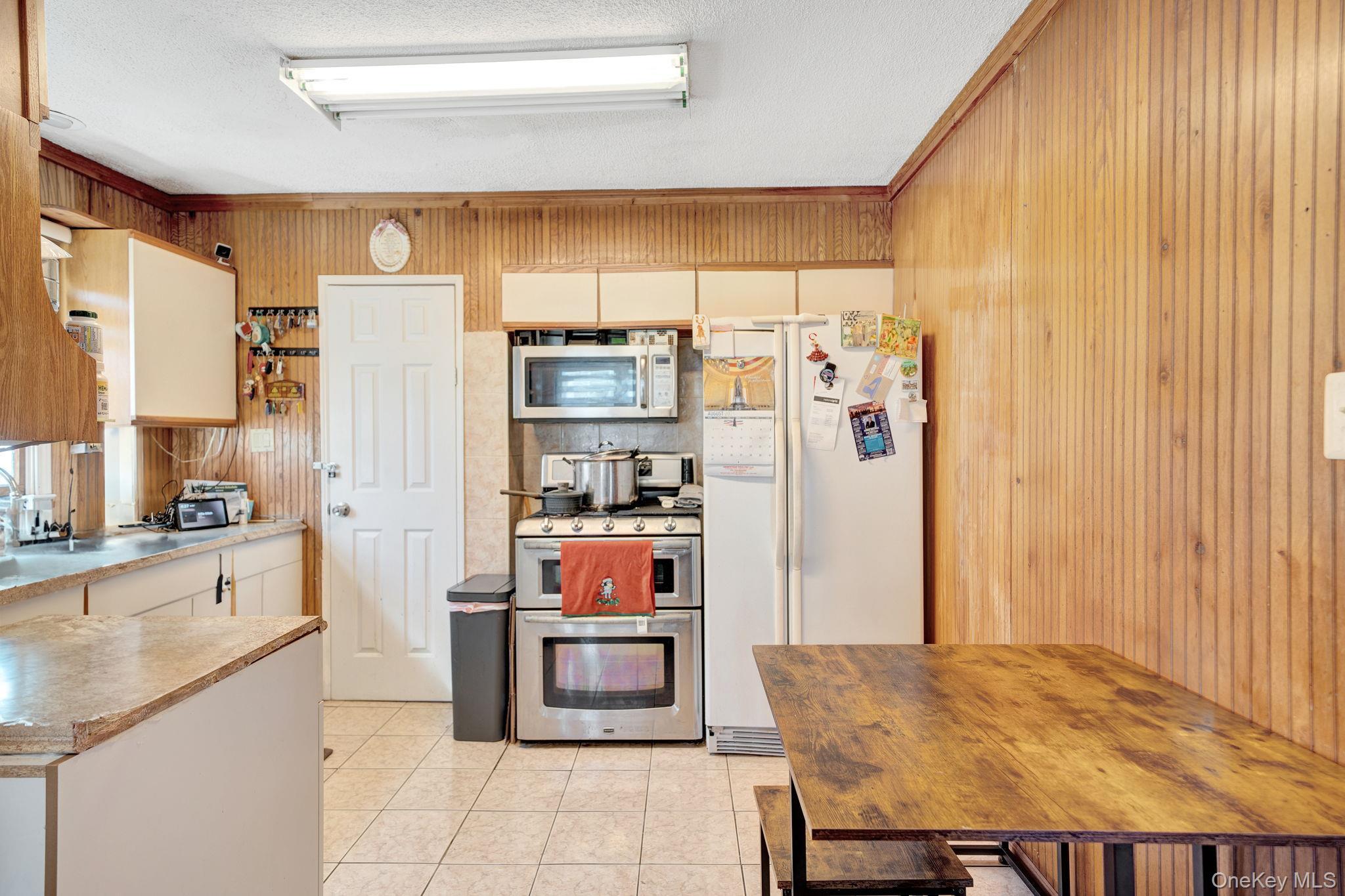 Single Family Ormonde  Nassau County, NY 11580, MLS-908656-4