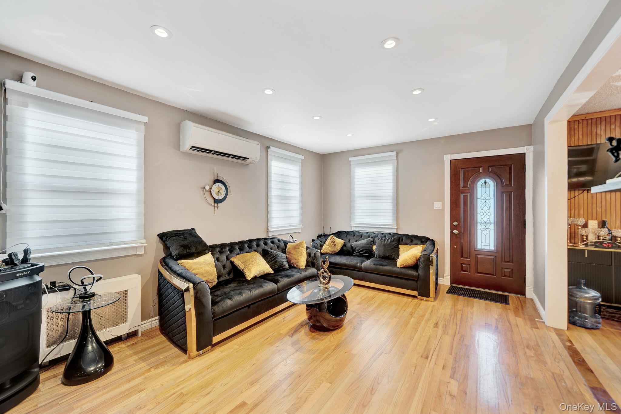 Single Family Ormonde  Nassau County, NY 11580, MLS-908656-8