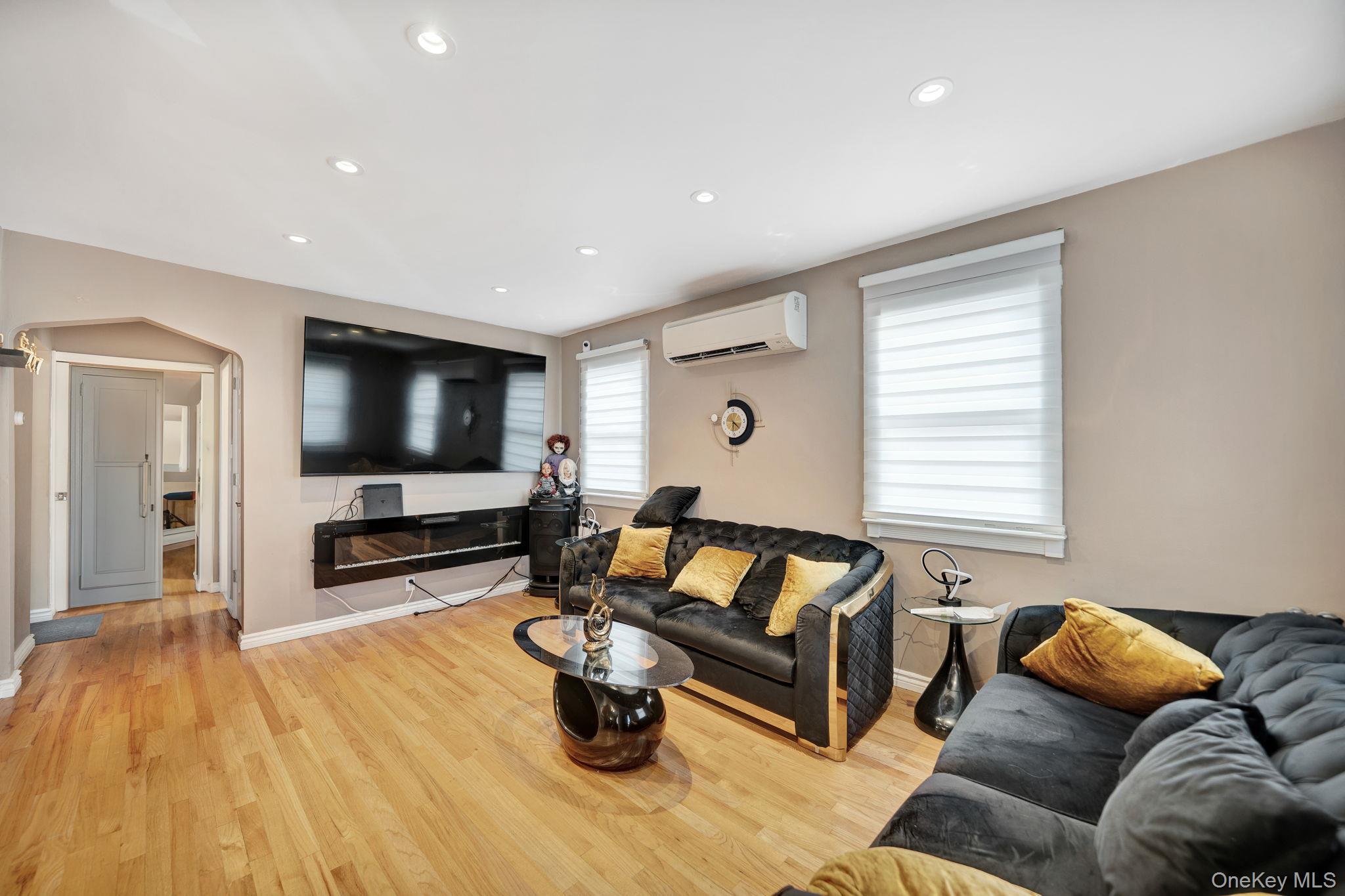 Single Family Ormonde  Nassau County, NY 11580, MLS-908656-9