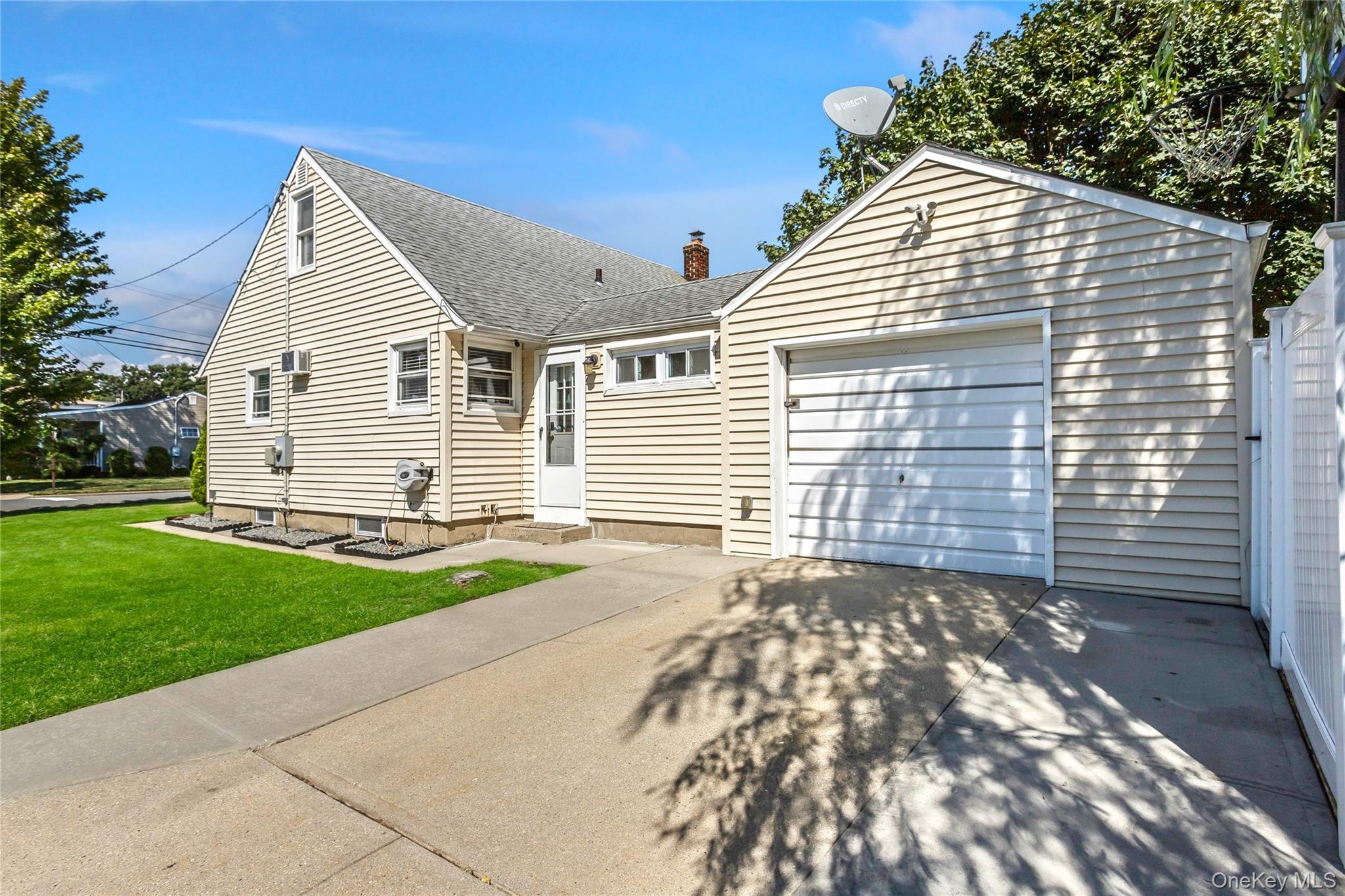 Single Family Nassau  Nassau County, NY 11758, MLS-908703-28