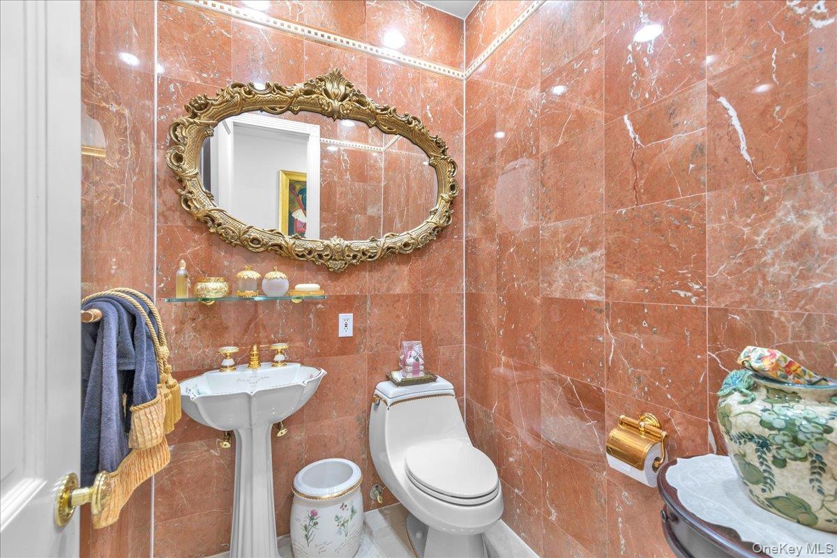 Single Family Green Leaf Nassau County, NY 11023, MLS-908717-12