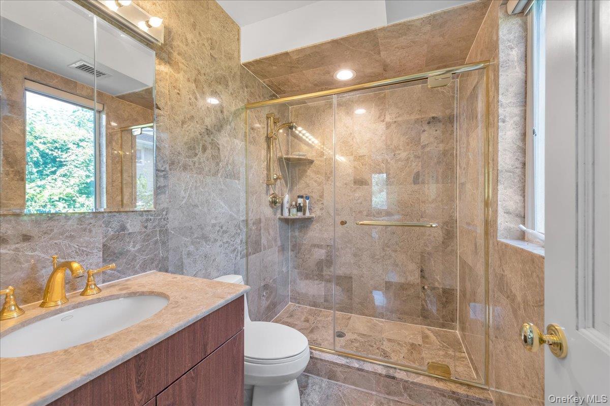 Single Family Green Leaf Nassau County, NY 11023, MLS-908717-19