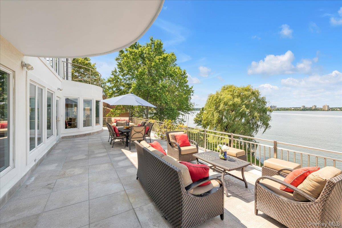 Single Family Green Leaf Nassau County, NY 11023, MLS-908717-23