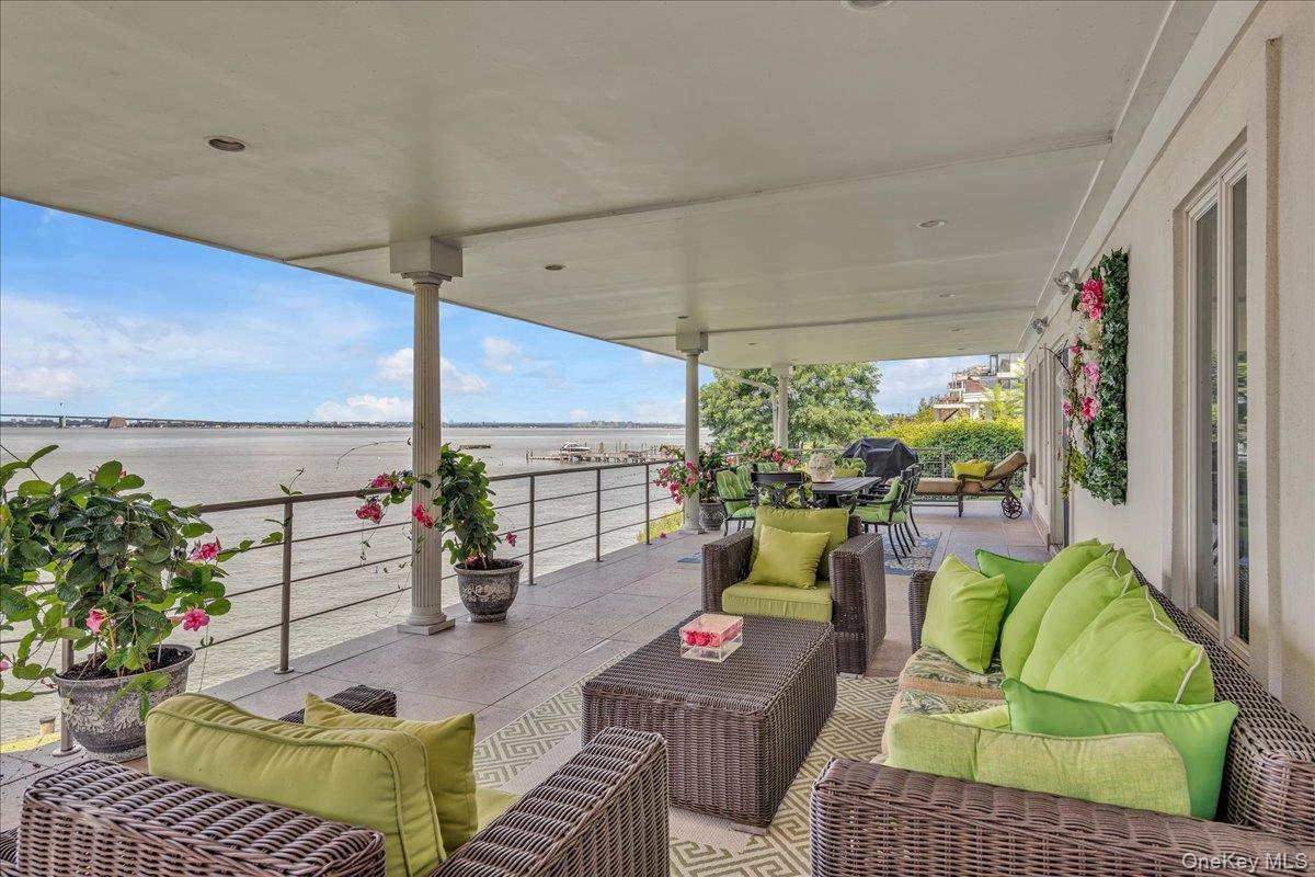 Single Family Green Leaf Nassau County, NY 11023, MLS-908717-25