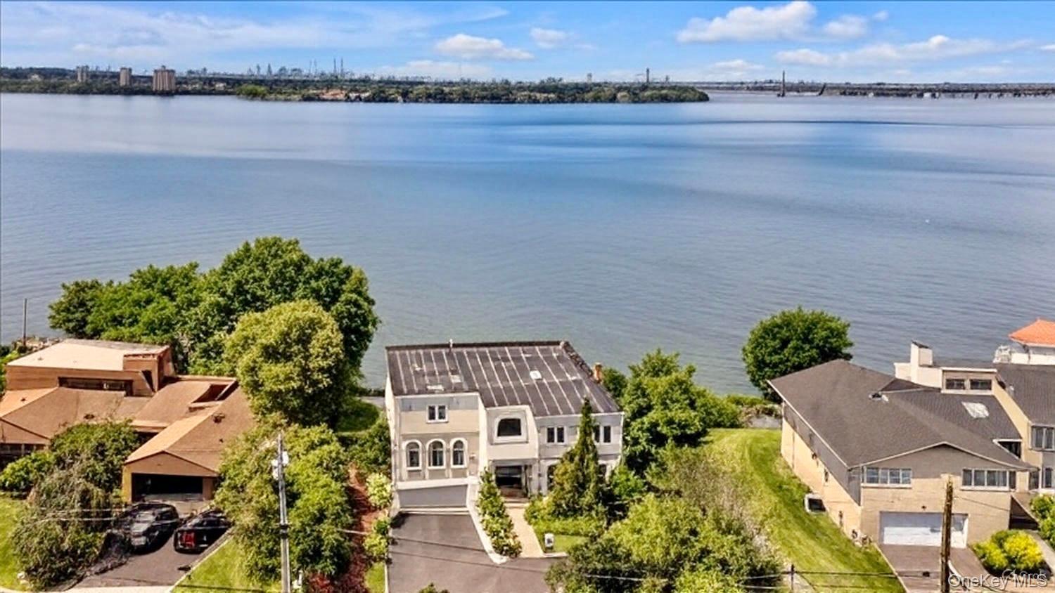 Single Family Green Leaf Nassau County, NY 11023, MLS-908717-28