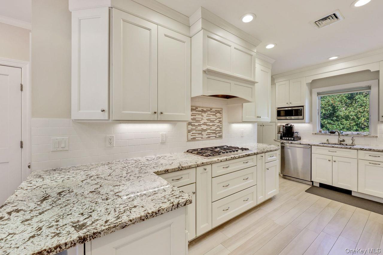 Single Family Cedar Nassau County, NY 11557, MLS-908817-13