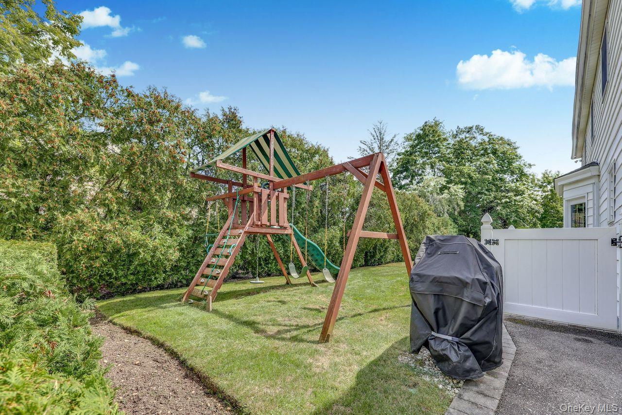 Single Family Cedar Nassau County, NY 11557, MLS-908817-32