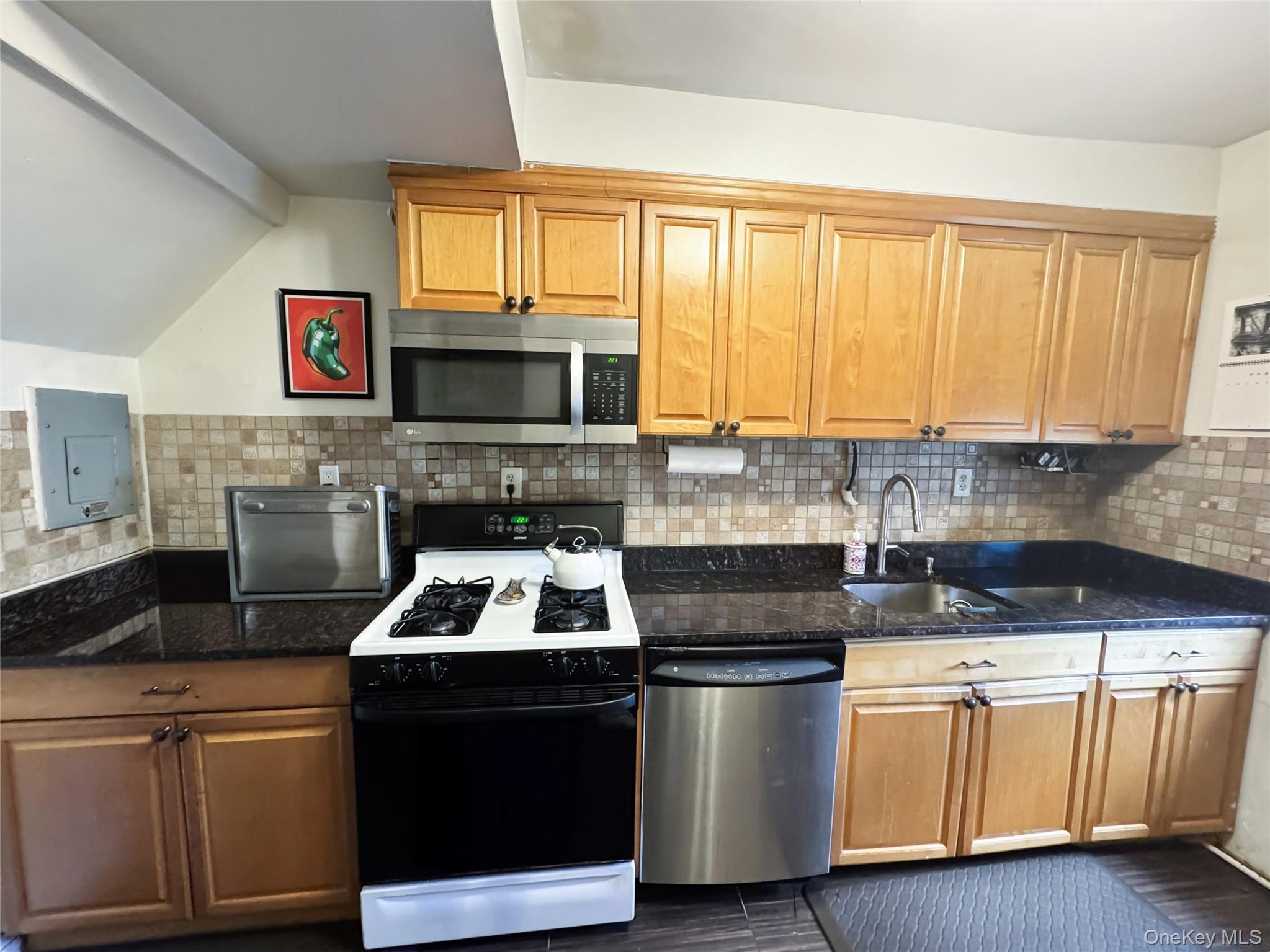 Single Family Ditmars  Queens, NY 11105, MLS-908858-8