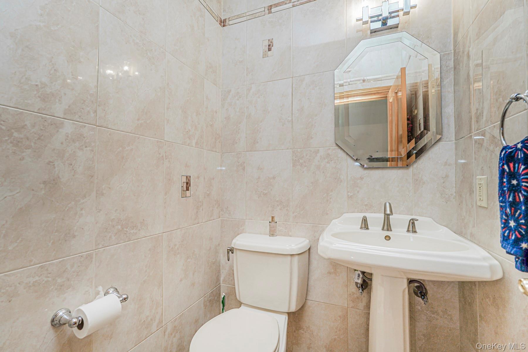 Single Family Virginia Staten Island, NY 10305, MLS-909008-21