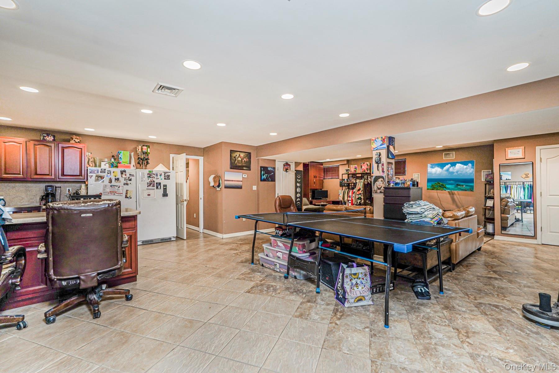 Single Family Virginia Staten Island, NY 10305, MLS-909008-23