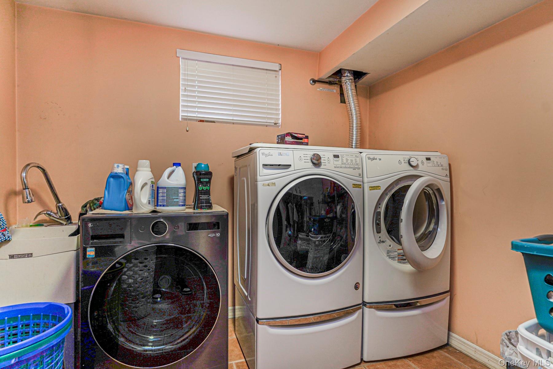 Single Family Virginia Staten Island, NY 10305, MLS-909008-24