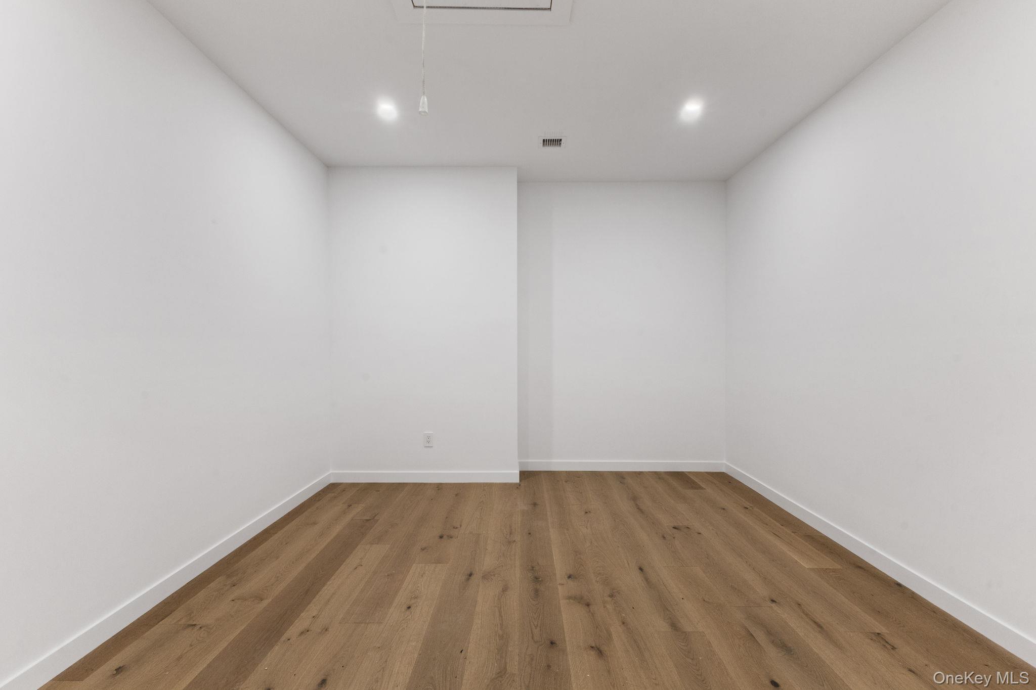 Single Family Mclain Westchester County, NY 10549, MLS-909029-32