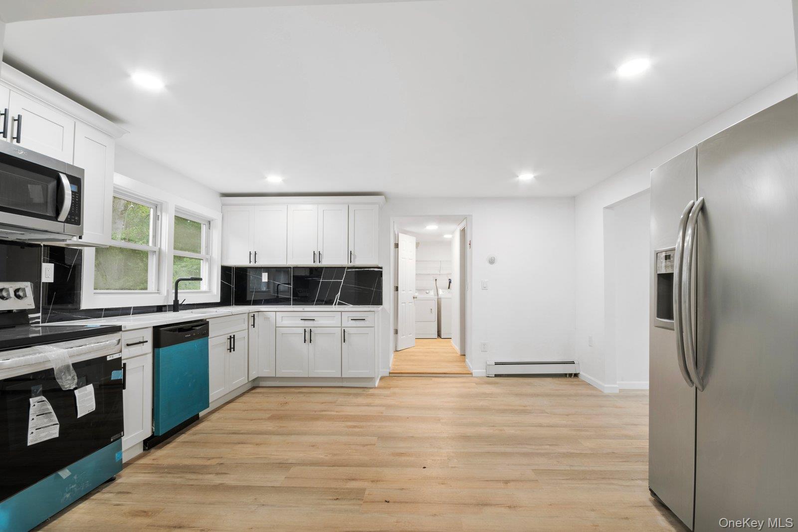 Single Family Avondale  Suffolk County, NY 11967, MLS-909040-6