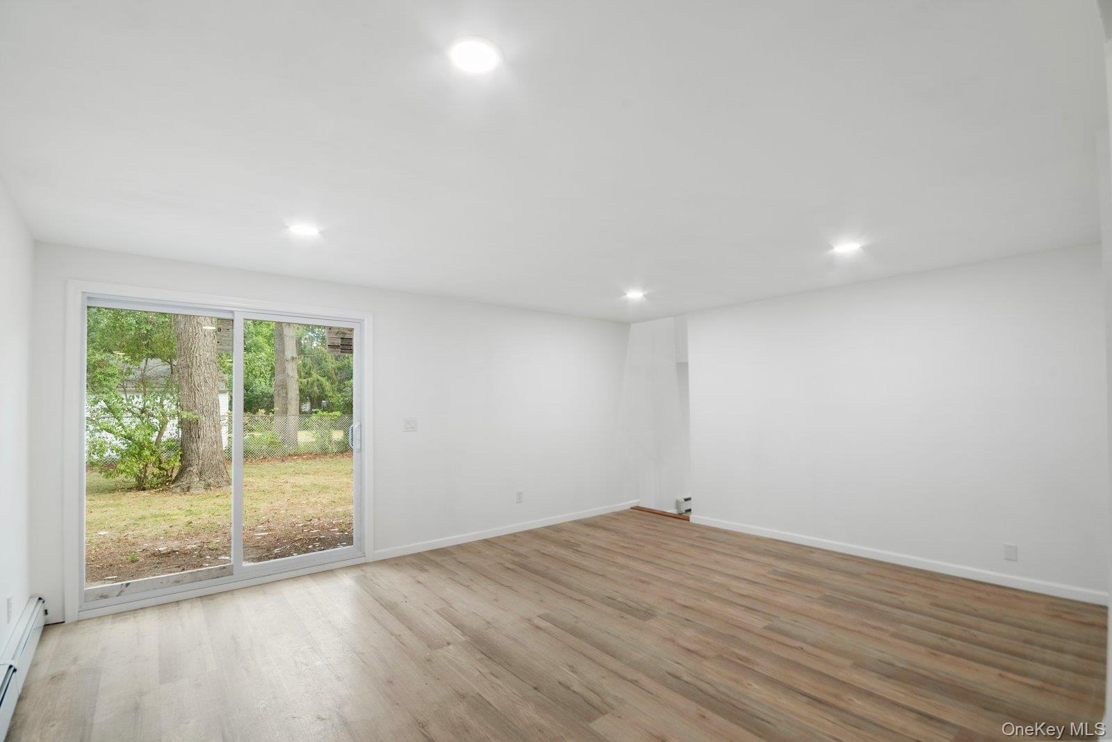 Single Family Avondale  Suffolk County, NY 11967, MLS-909040-8