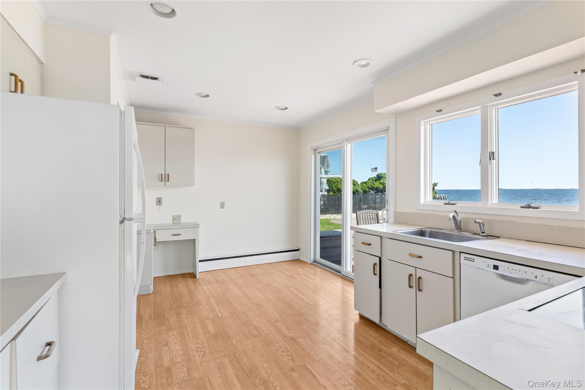 Single Family Secatogue  Suffolk County, NY 11795, MLS-909191-14