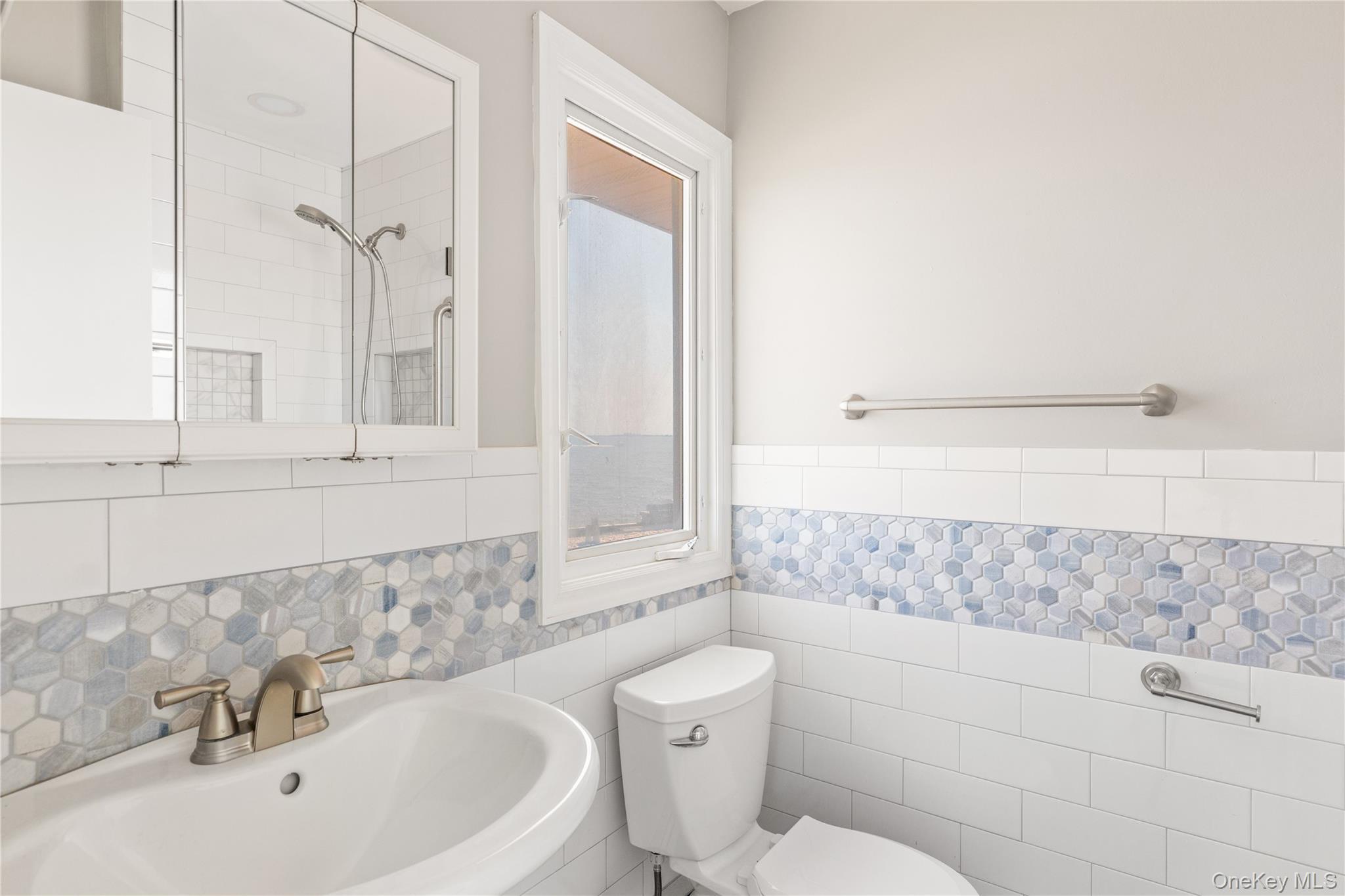 Single Family Secatogue  Suffolk County, NY 11795, MLS-909191-21