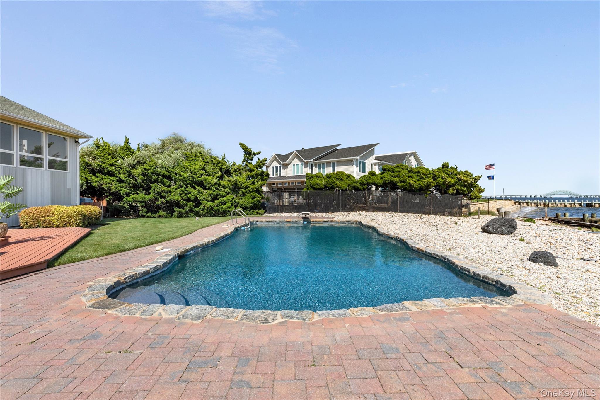 Single Family Secatogue  Suffolk County, NY 11795, MLS-909191-28