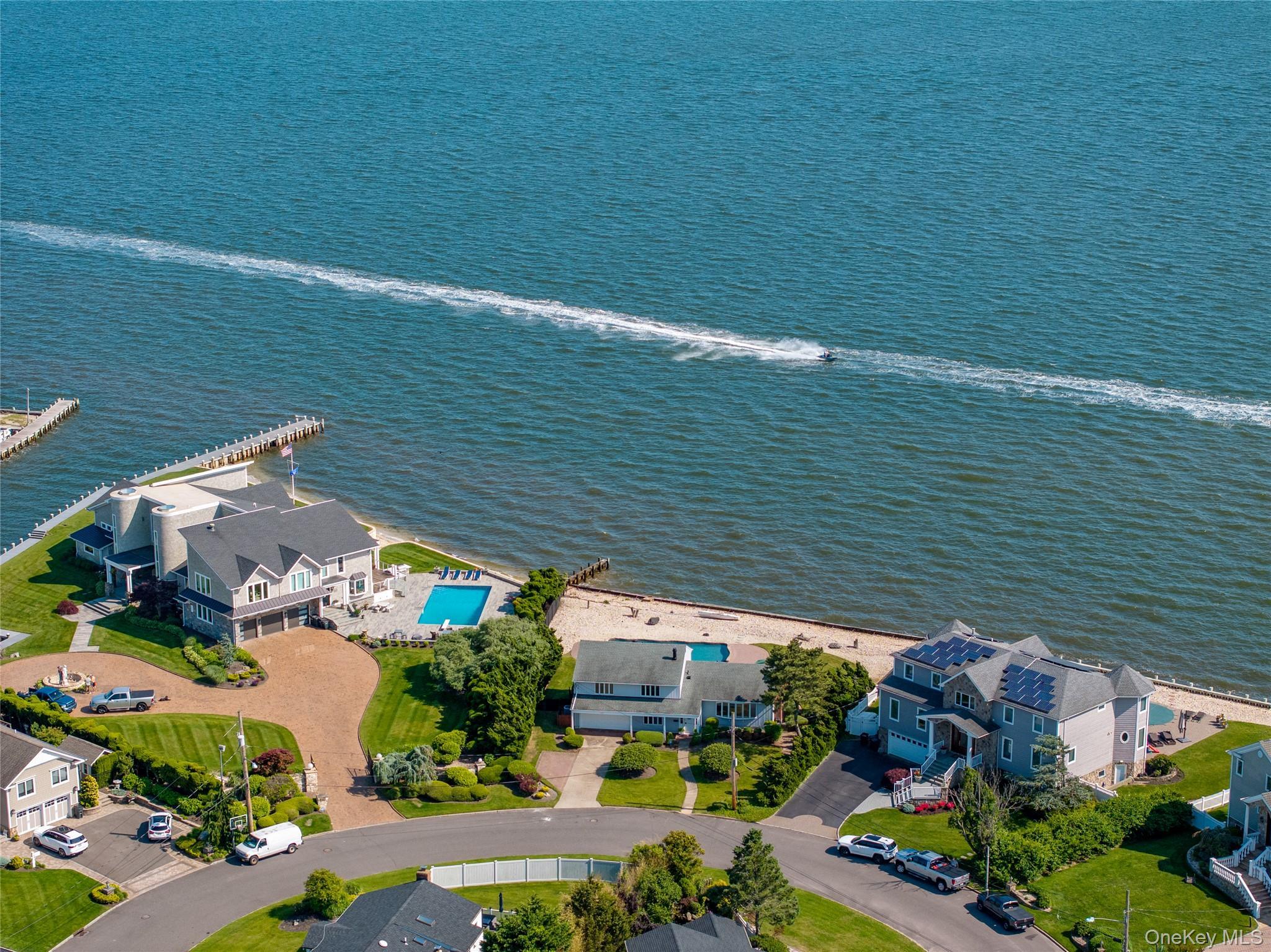 Single Family Secatogue  Suffolk County, NY 11795, MLS-909191-4