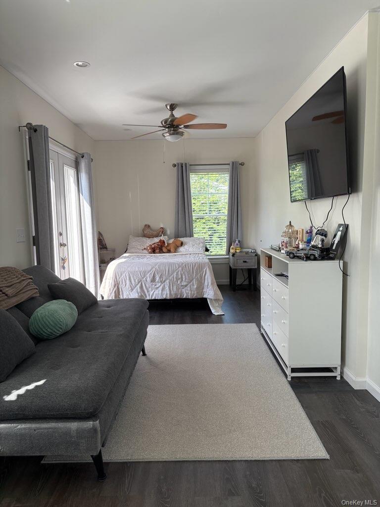 Single Family Old Country Rd Suffolk County, NY 11901, MLS-909205-10