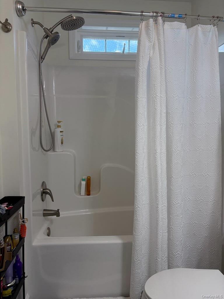 Single Family Old Country Rd Suffolk County, NY 11901, MLS-909205-14