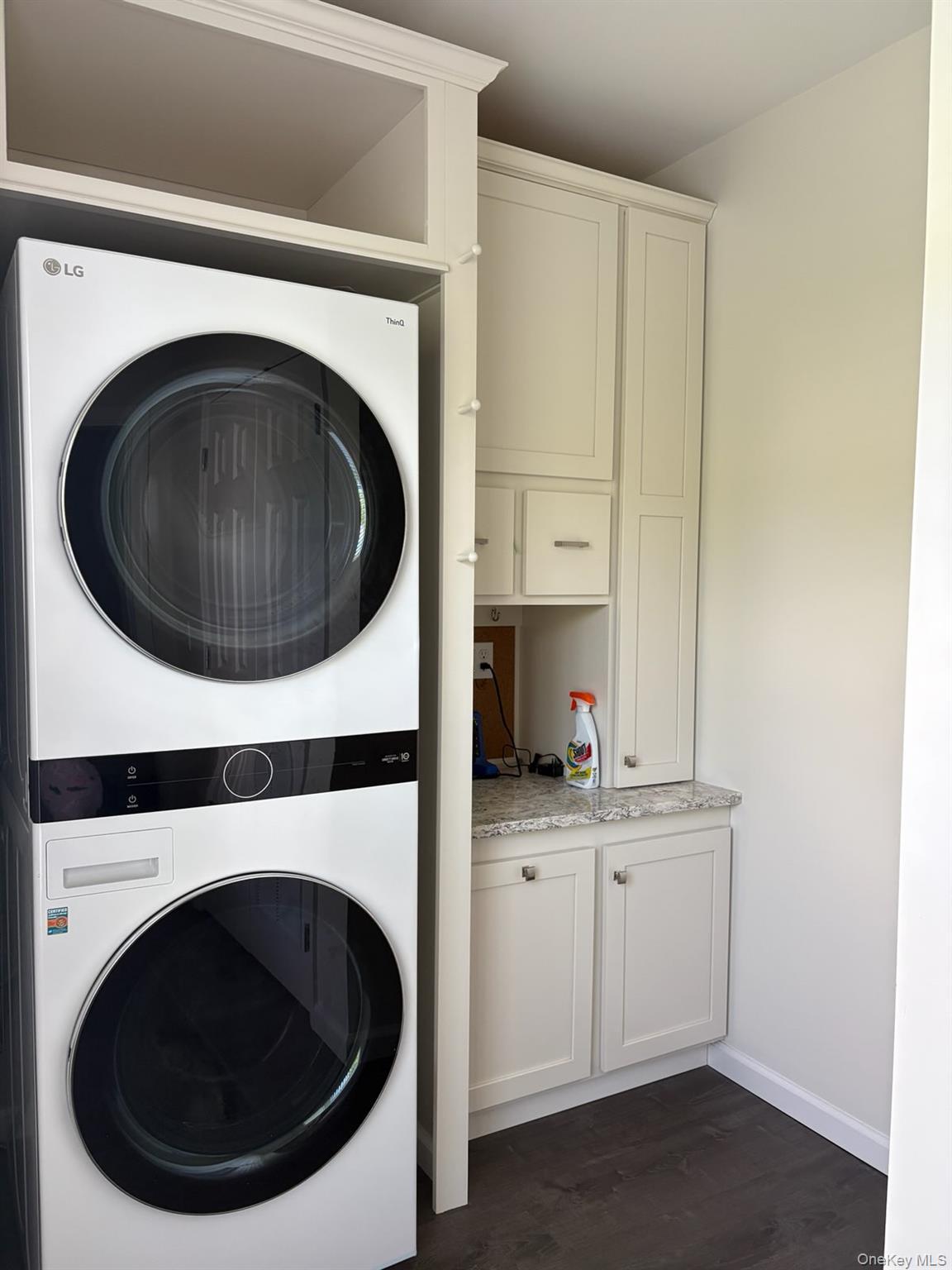 Single Family Old Country Rd Suffolk County, NY 11901, MLS-909205-17