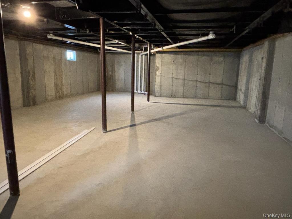 Single Family Old Country Rd  Suffolk County, NY 11901, MLS-909205-19