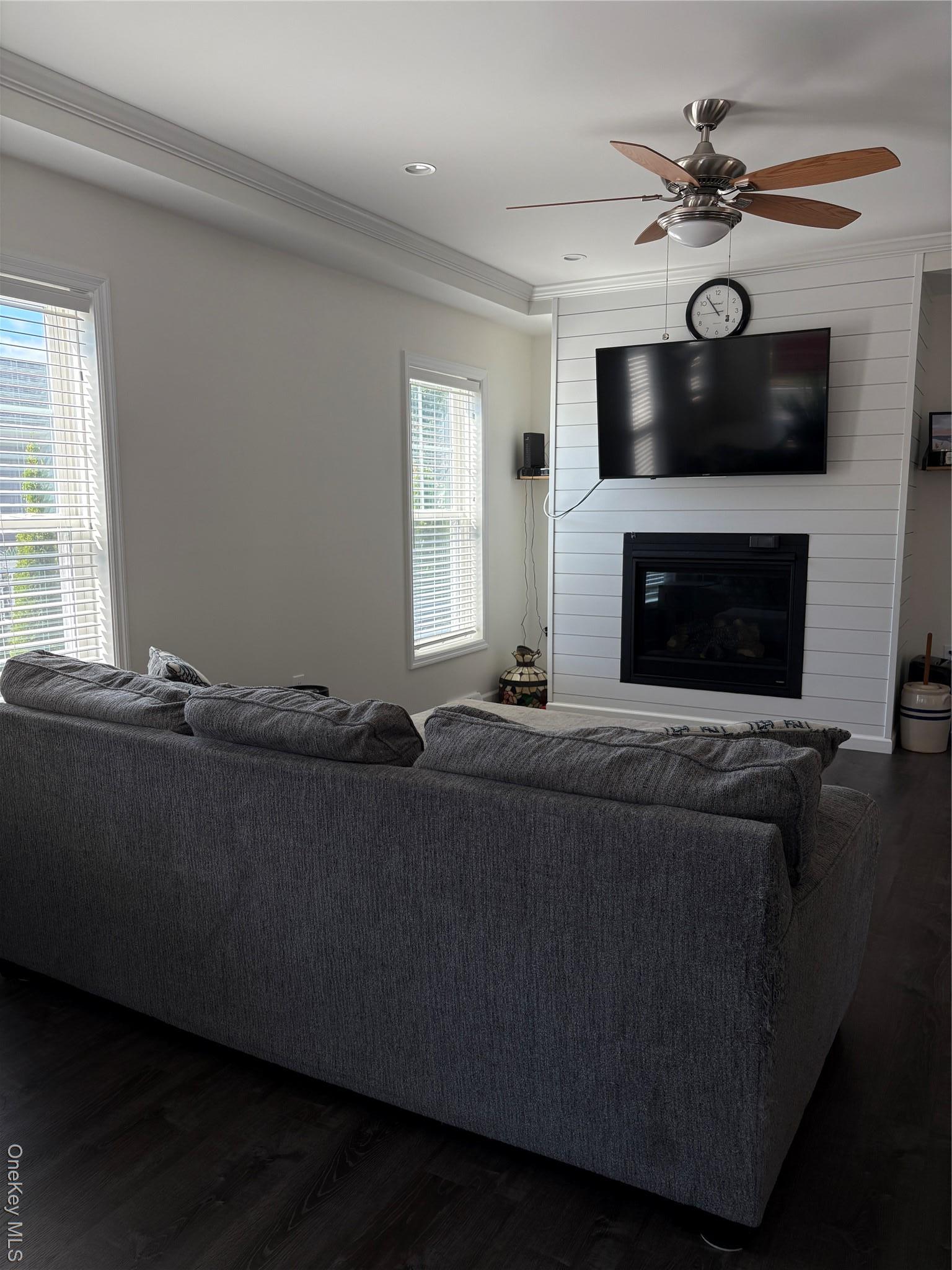 Single Family Old Country Rd Suffolk County, NY 11901, MLS-909205-4