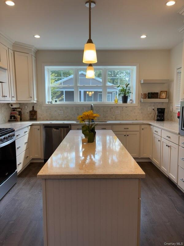 Single Family Old Country Rd Suffolk County, NY 11901, MLS-909205-5