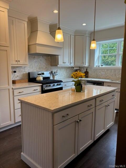 Single Family Old Country Rd Suffolk County, NY 11901, MLS-909205-7