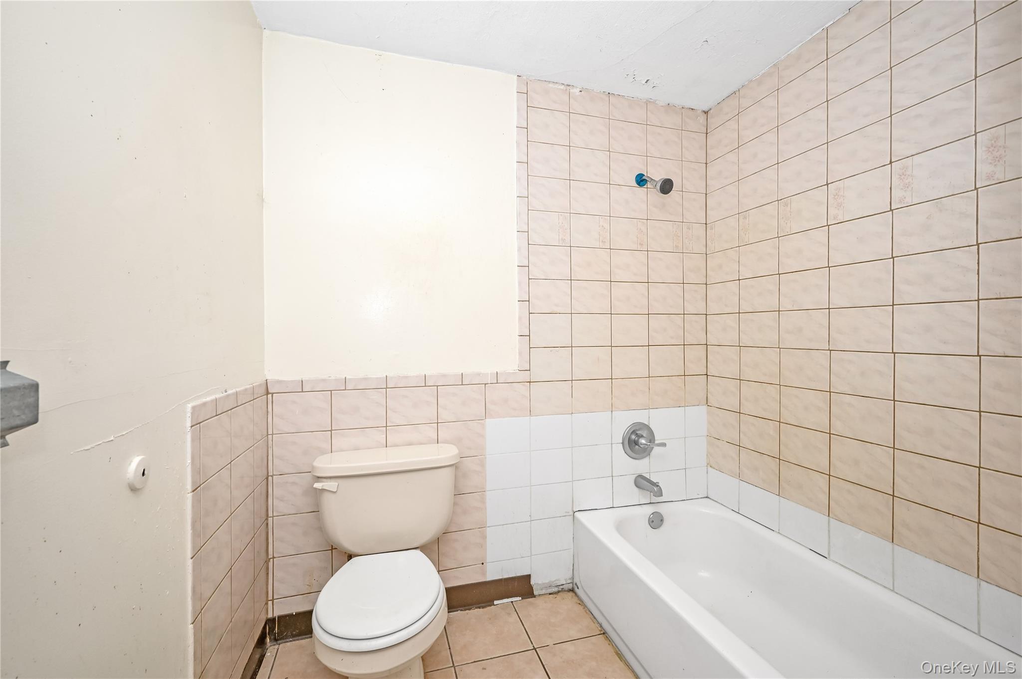 Single Family Roosevelt Nassau County, NY 11575, MLS-909208-14