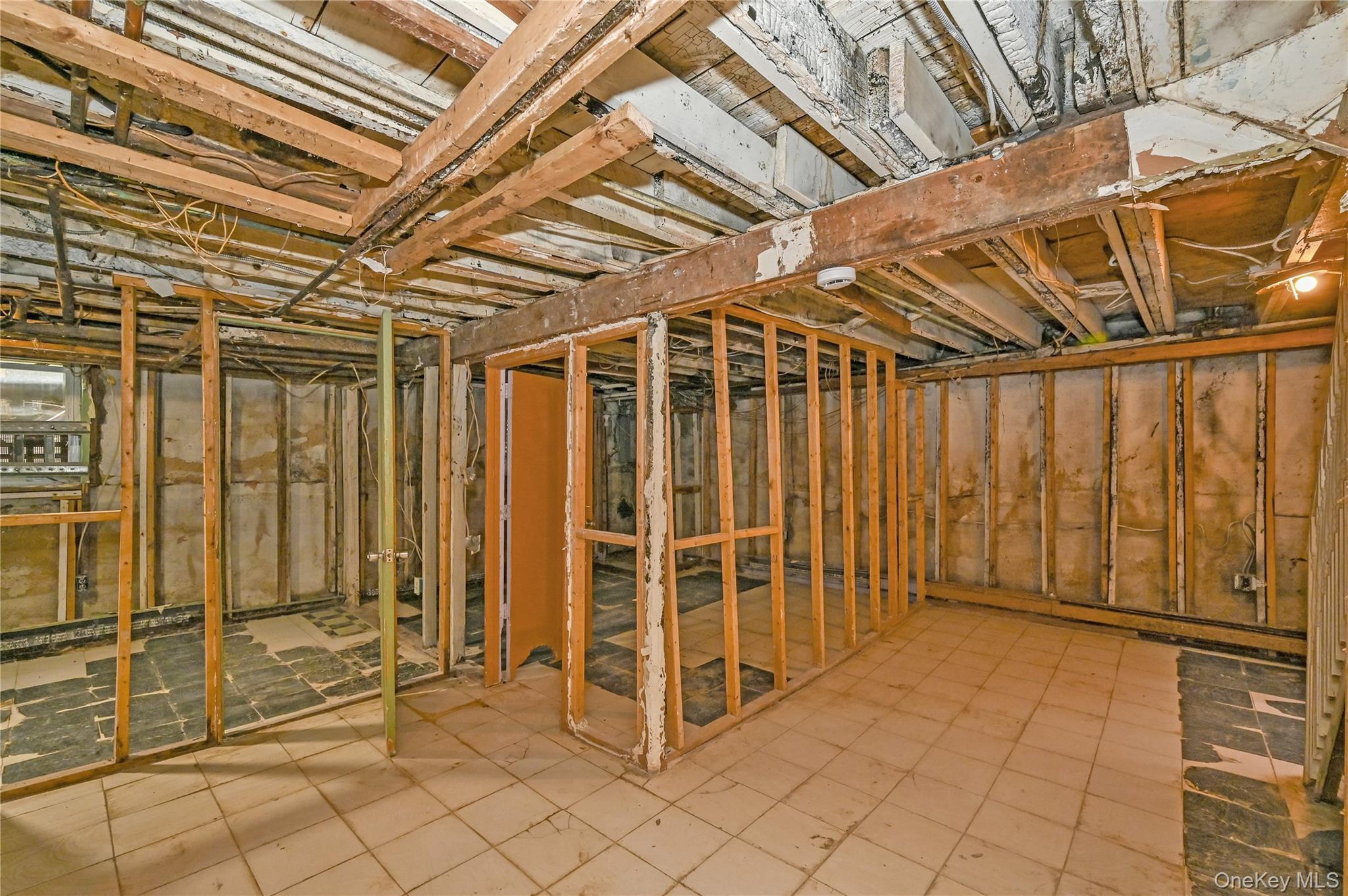 Single Family Roosevelt Nassau County, NY 11575, MLS-909208-16