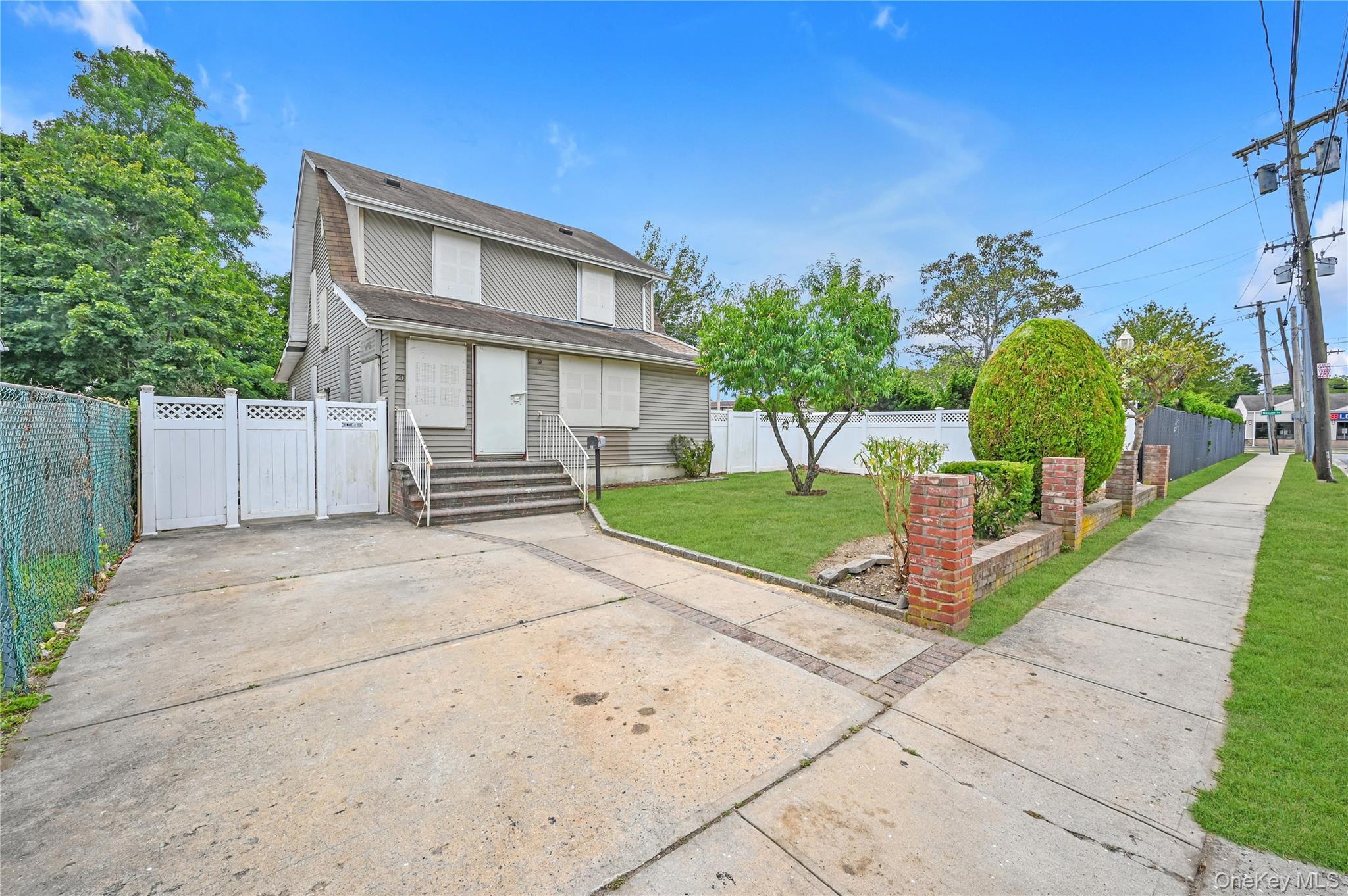 Single Family Roosevelt Nassau County, NY 11575, MLS-909208-23