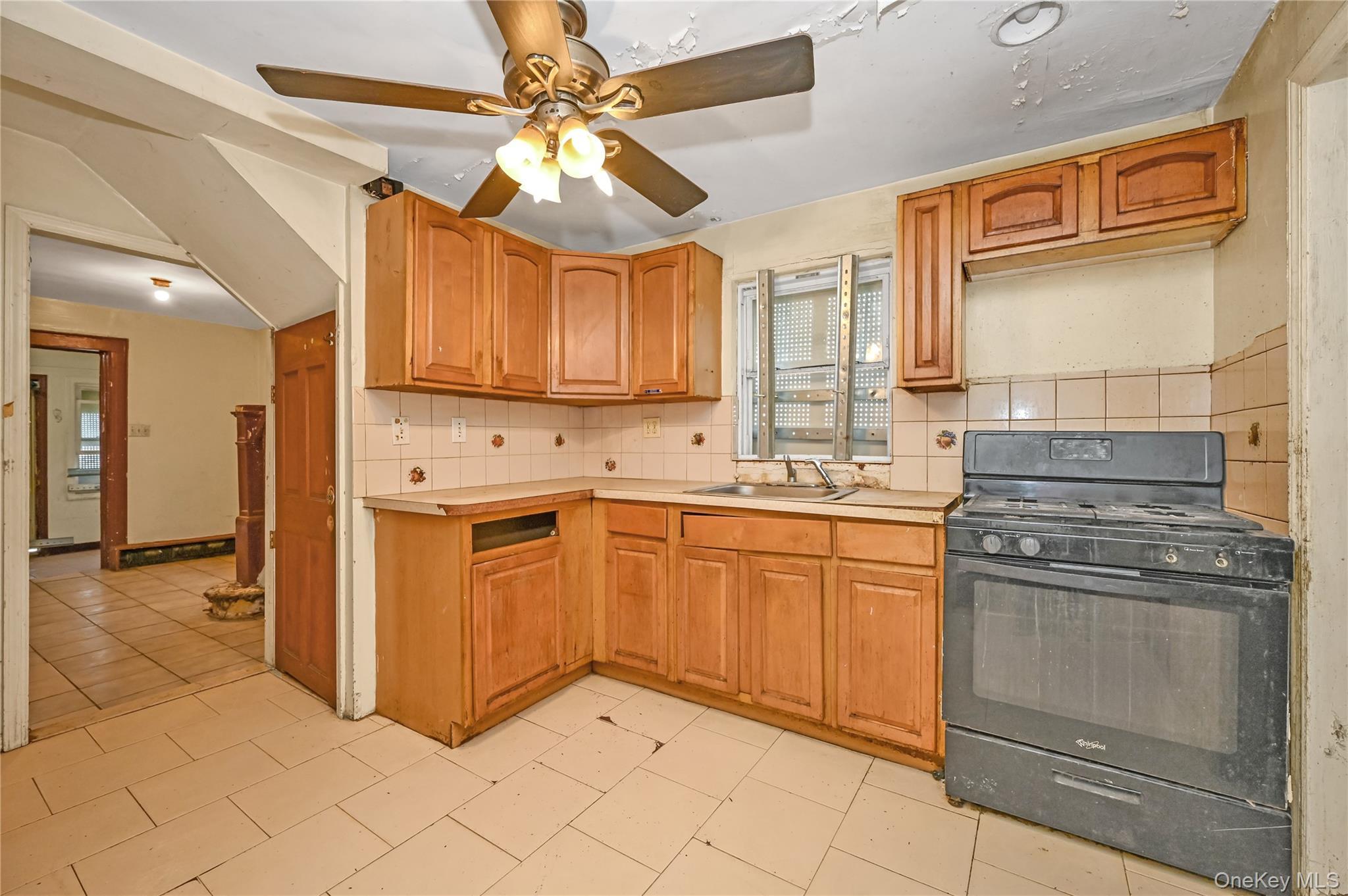 Single Family Roosevelt Nassau County, NY 11575, MLS-909208-4