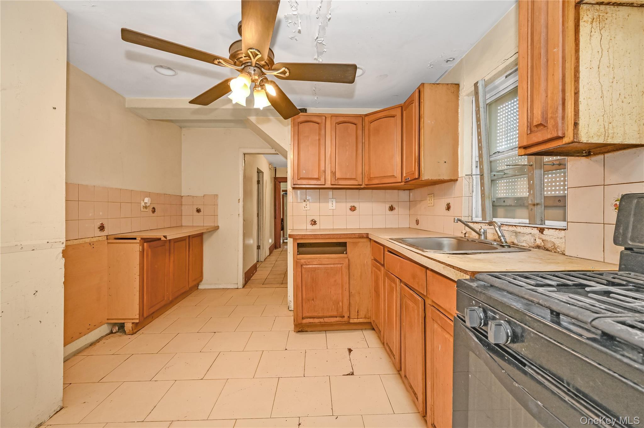 Single Family Roosevelt Nassau County, NY 11575, MLS-909208-5