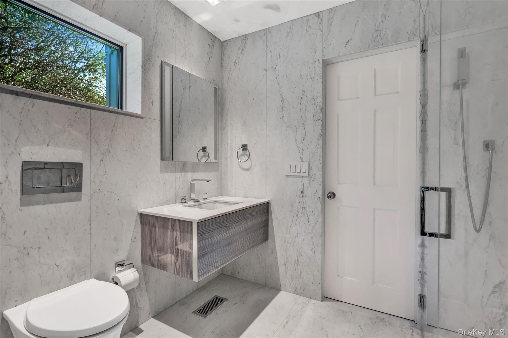 Single Family Cliff Suffolk County, NY 11777, MLS-909226-21