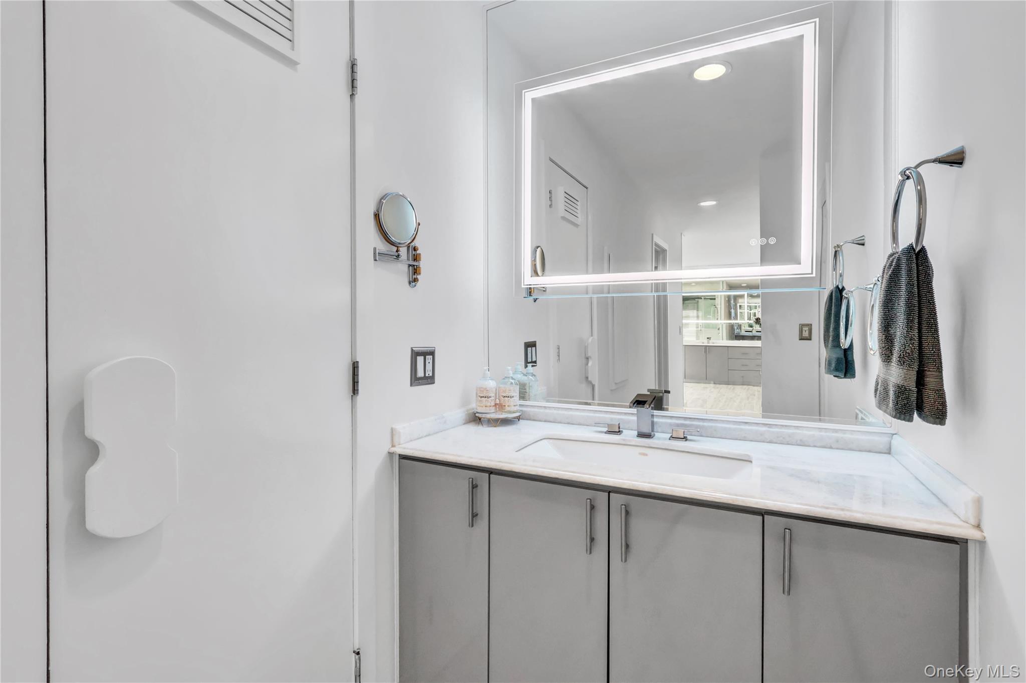 Single Family Cliff Suffolk County, NY 11777, MLS-909226-31