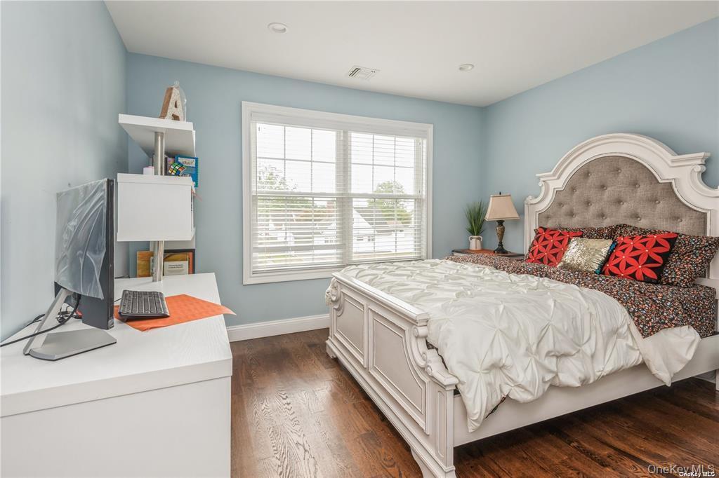 Single Family Meeting Nassau County, NY 11801, MLS-909235-27