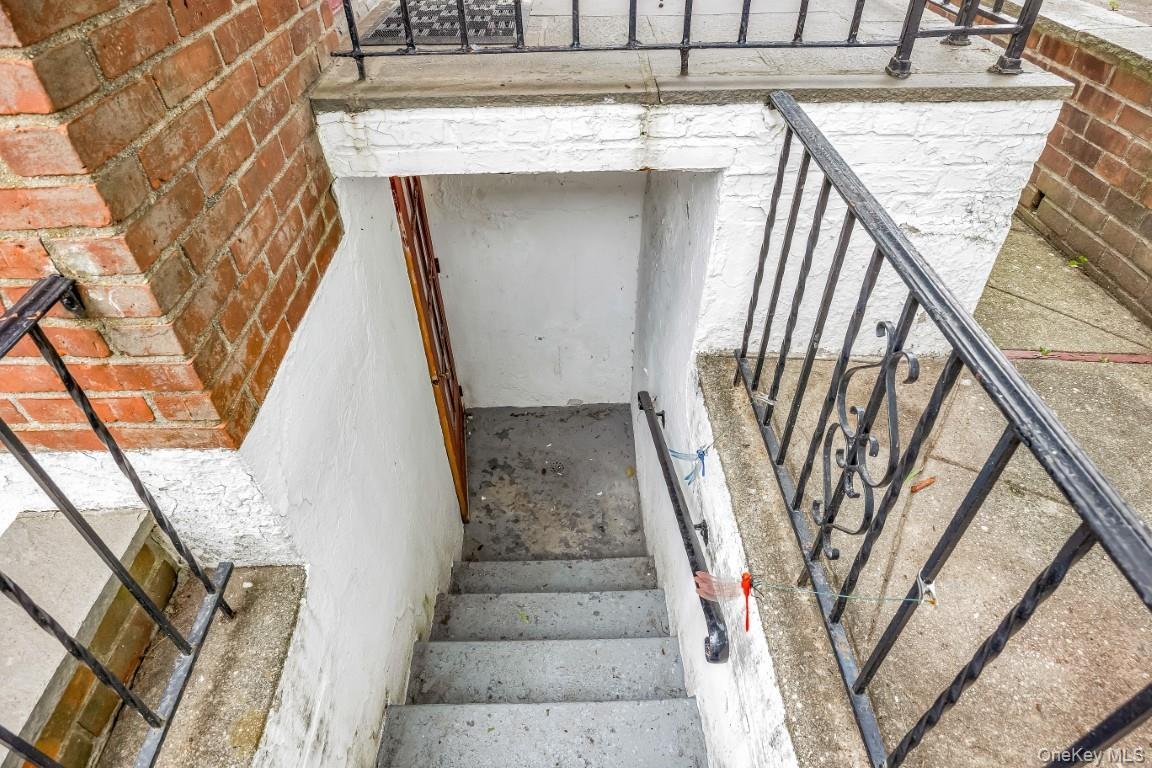 Single Family Arthur  Nassau County, NY 11552, MLS-909255-23