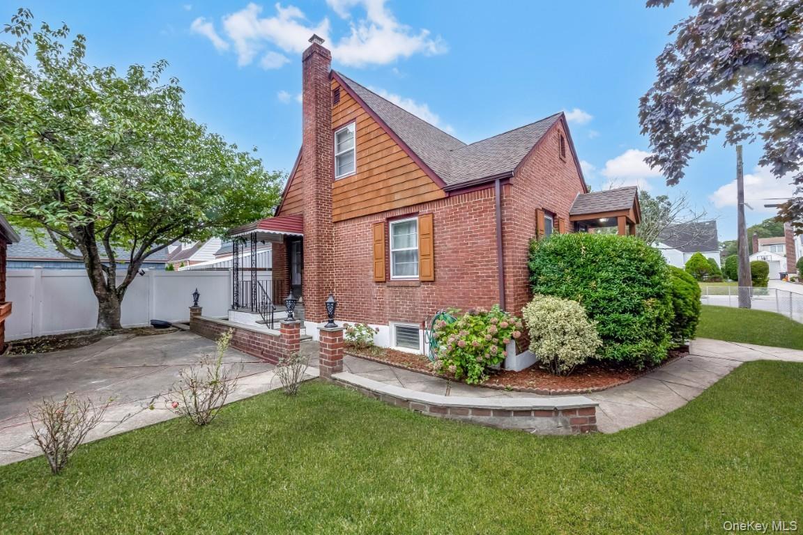 Single Family Arthur  Nassau County, NY 11552, MLS-909255-4