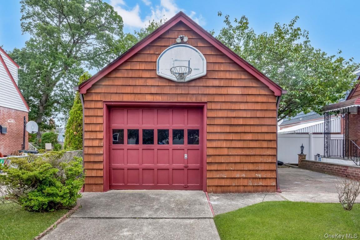 Single Family Arthur  Nassau County, NY 11552, MLS-909255-6