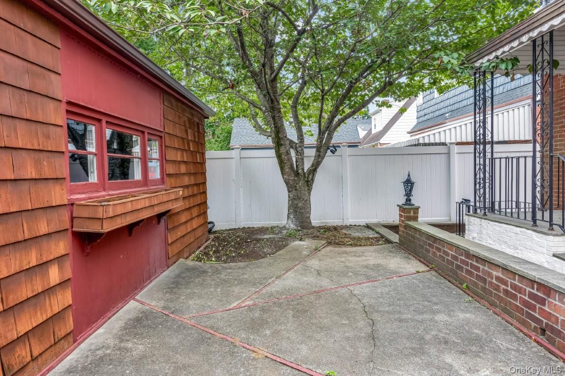 Single Family Arthur  Nassau County, NY 11552, MLS-909255-8